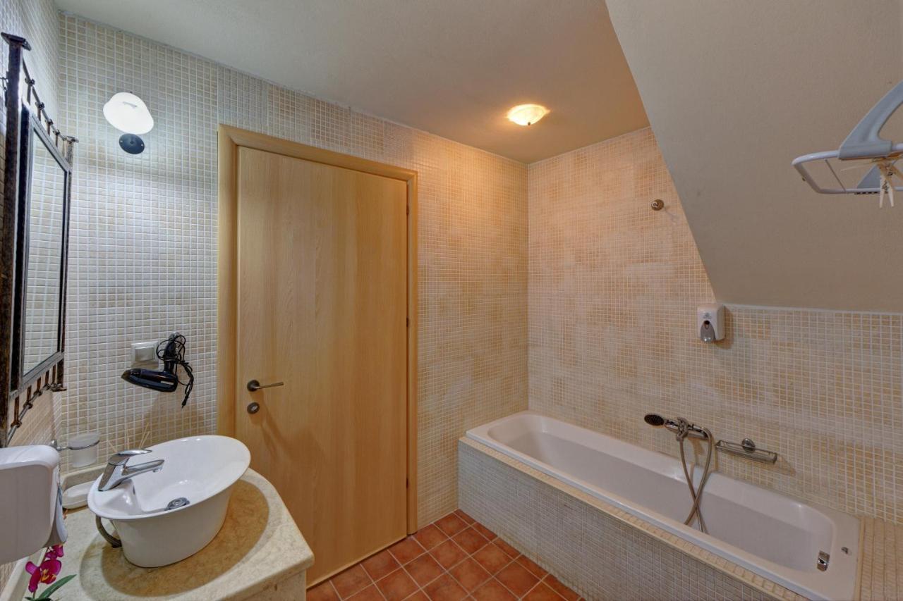 Mourtzanakis Residence - Traditional Eco Hotel In Achlada Exterior photo